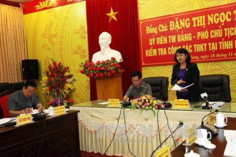 Vizestaatspräsidentin Dang Thi Ngoc Thinh ist beim Tag der Solidarität in Ha Giang - ảnh 1
